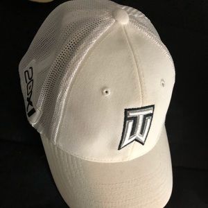 TIGER WOODS GOLF NIKE HAT